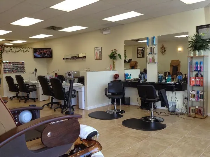https://cdn.salonspotlight.com/photos/pL8MpKYjyw0Gg7hGKn5n/f0d2167b-c59f-40f0-806a-33183a372472_720x720