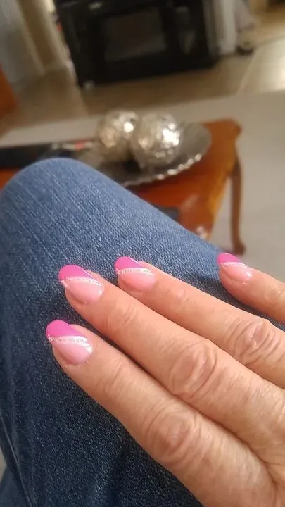 https://cdn.salonspotlight.com/photos/pL8MpKYjyw0Gg7hGKn5n/fbc190fa-6599-4e56-aef1-68bb10993932_720x720