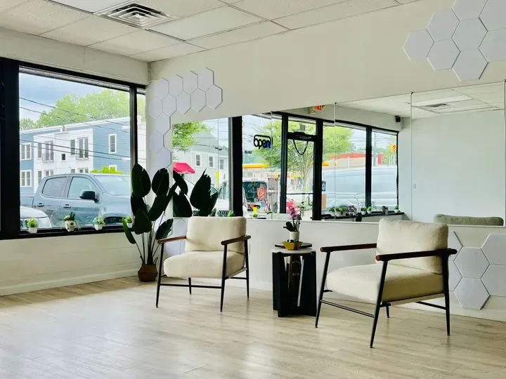https://cdn.salonspotlight.com/photos/pMvjjUiShXgiEYigMB3G/5fd748ad-2649-46b9-83dc-74e59d664494_720x720