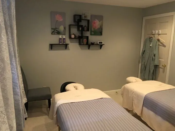 https://cdn.salonspotlight.com/photos/pNJ0PUa221RAoAV44JyY/70a1f2b0-54d8-4e03-9bb1-264600fa2fdc_720x720