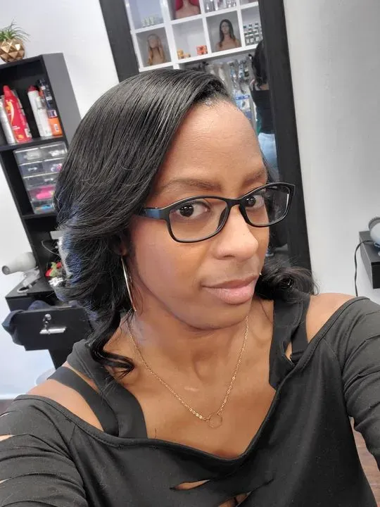 https://cdn.salonspotlight.com/photos/pOdL6NF2mPjsUu5A172s/3c4a8150-53f5-44ba-b192-c13fc44e99e5_720x720