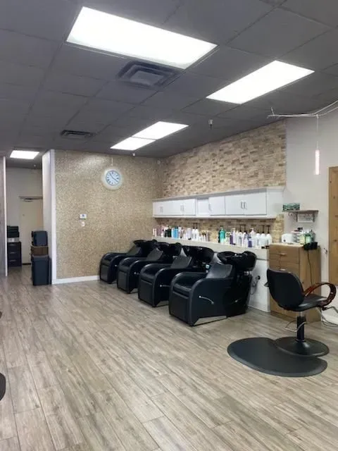 https://cdn.salonspotlight.com/photos/pPsP80cS8N39VV4rf7JB/c081e509-474e-4c7e-bbc3-d976cf6f43a4_720x720