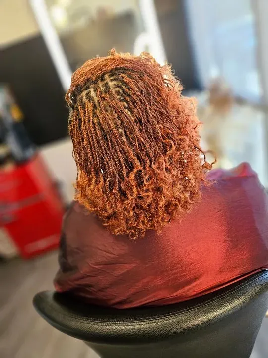 https://cdn.salonspotlight.com/photos/pRuyWj91VPlDQiyH6iYe/2b1736ee-e275-47e4-a44a-fcbbf3790089_720x720
