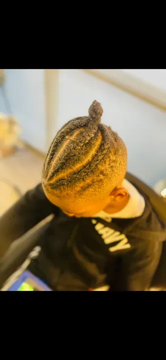 https://cdn.salonspotlight.com/photos/pRuyWj91VPlDQiyH6iYe/abcbca86-32d3-4328-ba6d-8d241225e44c_720x720