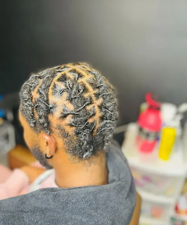 https://cdn.salonspotlight.com/photos/pRuyWj91VPlDQiyH6iYe/ff84920e-ceb3-4ad3-a19e-9bac30af3743_720x720