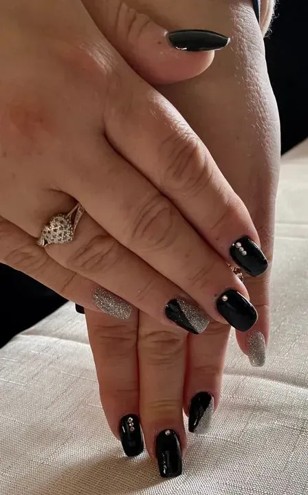https://cdn.salonspotlight.com/photos/pSBmlQmOZsmoyedwkiNM/e6ec55b8-037c-45dd-a40c-17a094d1675b_720x720