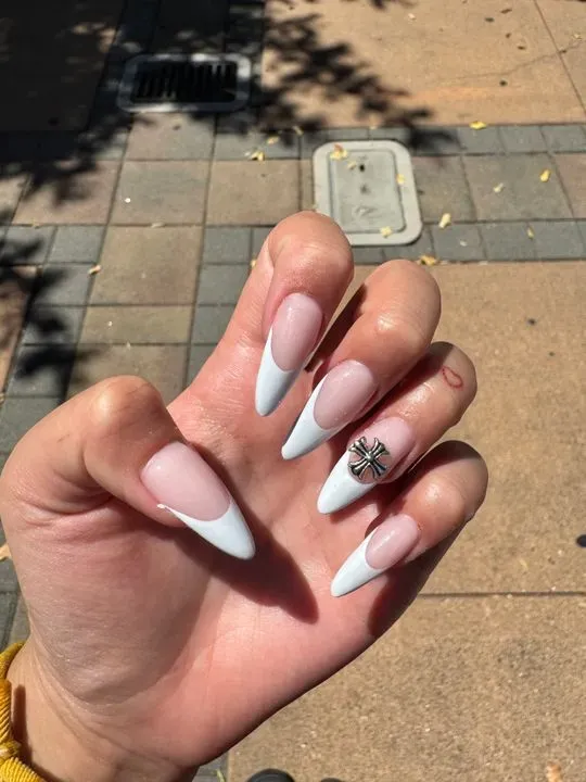 https://cdn.salonspotlight.com/photos/pSOWMLZDazheZNyxxTGK/9cc4e2da-7801-4476-ac9a-b1e44513e553_720x720