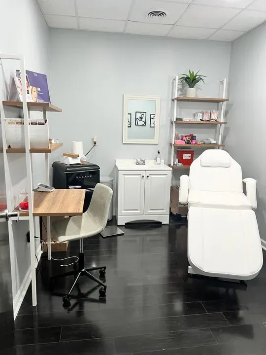 https://cdn.salonspotlight.com/photos/pT40xhovsz6aF124zql3/10d1733e-2abc-4166-ab8c-654afa3f7d18_720x720
