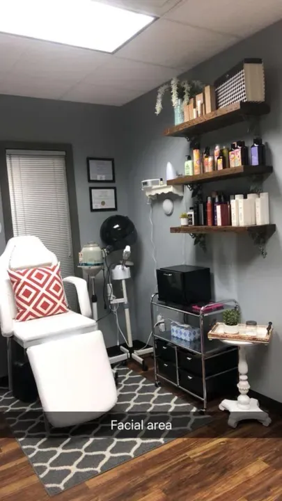 https://cdn.salonspotlight.com/photos/pTHUDgzbaYizGkASwwr1/1e3bff48-8ec5-4e9b-8ae8-7ca95b2cc733_720x720