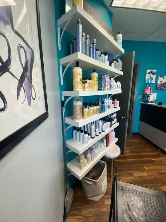 https://cdn.salonspotlight.com/photos/pTHUDgzbaYizGkASwwr1/7a2b05bb-ef38-4650-9735-d4cdc6810415_720x720