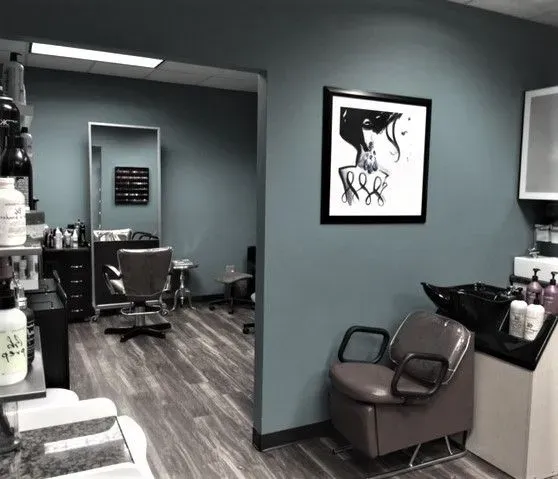 https://cdn.salonspotlight.com/photos/pTHUDgzbaYizGkASwwr1/8643bba6-584e-44d7-9fa5-08d01f44e032_720x720