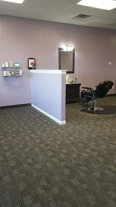 https://cdn.salonspotlight.com/photos/pTu33D27XmxG1pPkcIXN/0f6b4f83-be48-446b-add2-e9ad13f04d37_720x720