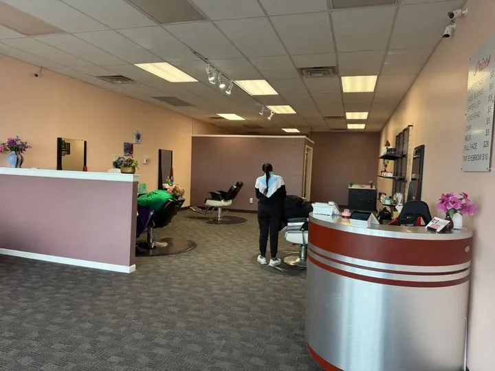 https://cdn.salonspotlight.com/photos/pTu33D27XmxG1pPkcIXN/5c7b25dc-19ee-4d94-bffd-3930e24e9425_720x720