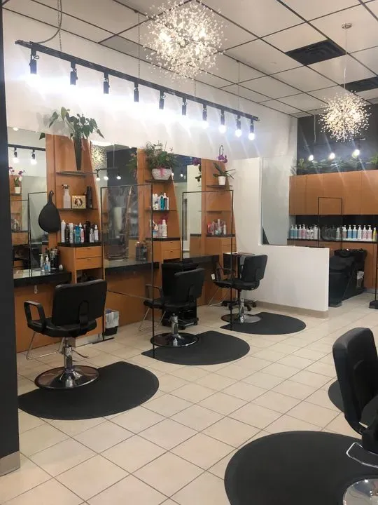 https://cdn.salonspotlight.com/photos/pUjNt7uBOjtc3cKHisG2/07cdfb26-284e-4cf2-baac-6a10f1238550_720x720