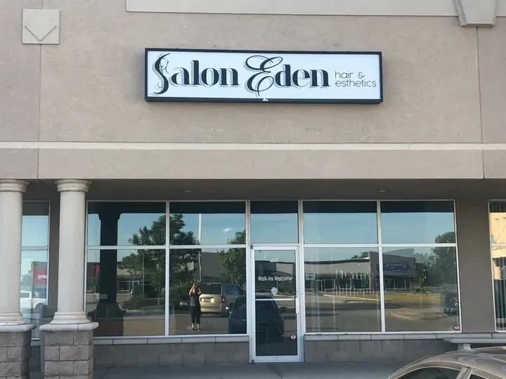 https://cdn.salonspotlight.com/photos/pUjNt7uBOjtc3cKHisG2/4c5648b2-0361-410b-b0f3-2af07ed0a35f_720x720