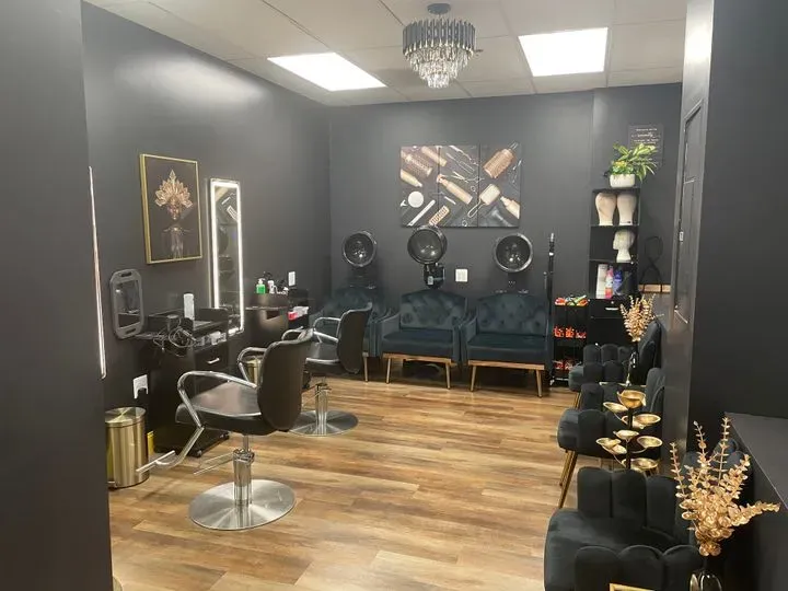 https://cdn.salonspotlight.com/photos/pWkMPYlLRE3rjDTwIUgN/6a0b2eea-7618-431e-959e-28b40577e4f0_720x720