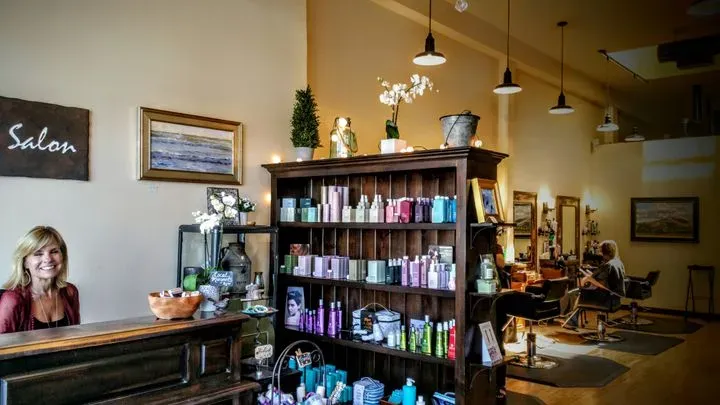 https://cdn.salonspotlight.com/photos/pX0YbsuuCADXW3sF4DUm/78b7e812-946a-4108-be4a-9474e4f7ca75_720x720