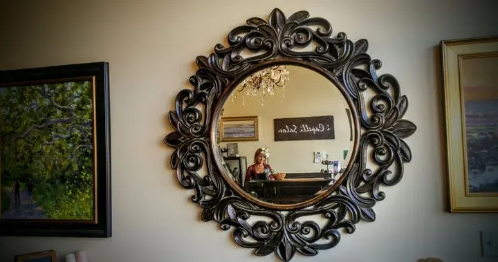 https://cdn.salonspotlight.com/photos/pX0YbsuuCADXW3sF4DUm/eaf3a425-53c4-4540-bd54-0f67e5542282_720x720
