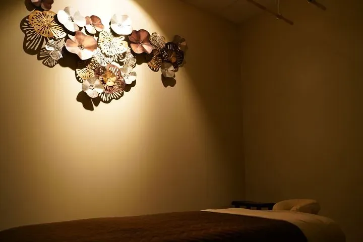 https://cdn.salonspotlight.com/photos/pZCKCWZHmUoN7YzmprUw/28380d04-8cbe-4c9e-b789-bbbe4ec70d43_720x720