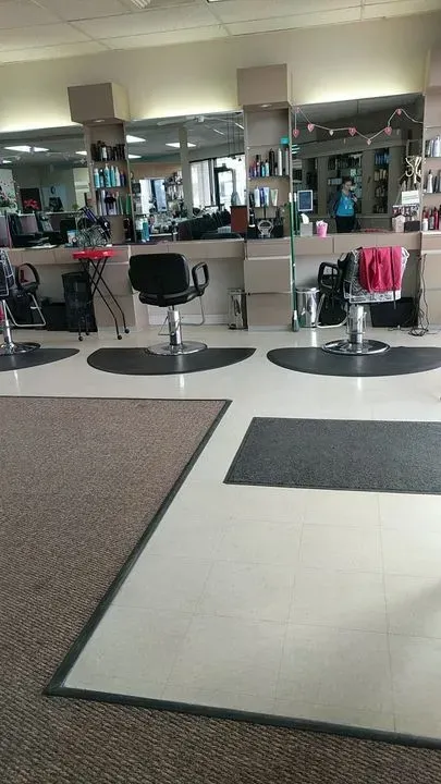 https://cdn.salonspotlight.com/photos/pZHKmA7HlbD7tIiI1RjF/958ee688-7c92-4ba5-a4bc-69e070ba03ed_720x720
