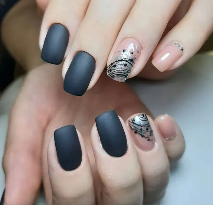 https://cdn.salonspotlight.com/photos/paTrspnMUxkQCqvW8SyK/d2a3c3e5-12ed-49d8-b75f-ac1ae4c6e1cc_720x720