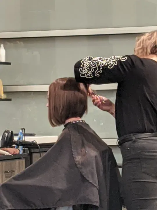 https://cdn.salonspotlight.com/photos/pb0lwF21WTqSdut1RTyl/2ffadea7-64d0-42f3-a310-78932de645d6_720x720