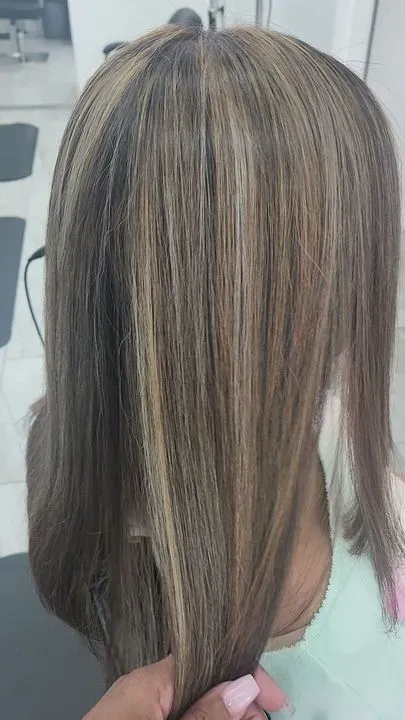 https://cdn.salonspotlight.com/photos/pbKyZmmH20LVIQNsV0yD/a9464cb3-a38f-4512-9ef3-9fae62530805_720x720