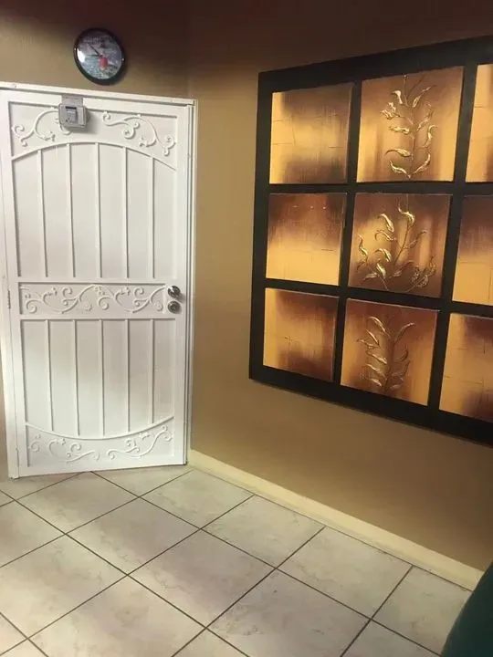 https://cdn.salonspotlight.com/photos/pcpL2J07jCgZ0BpwPijI/45bd7e18-4018-45ee-8aa8-e4b35b6d6ee7_720x720