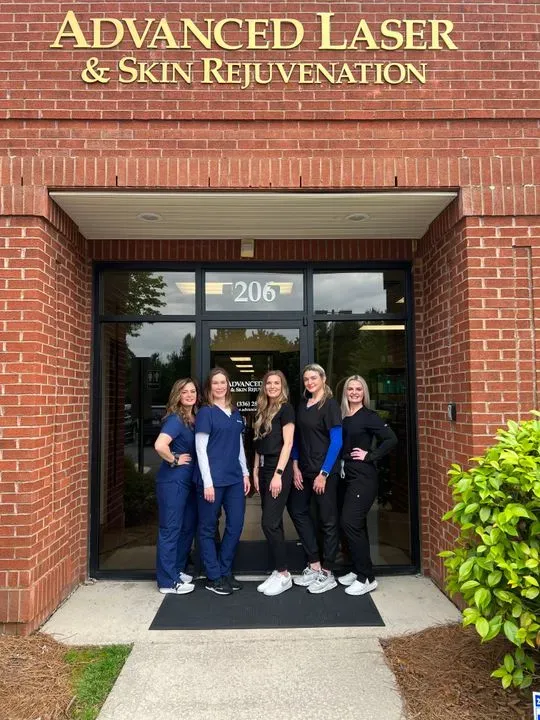 https://cdn.salonspotlight.com/photos/pdk4n9w3Ix1cA0wwr0nS/77ce7961-e60b-4678-ab2e-4e321798765c_720x720