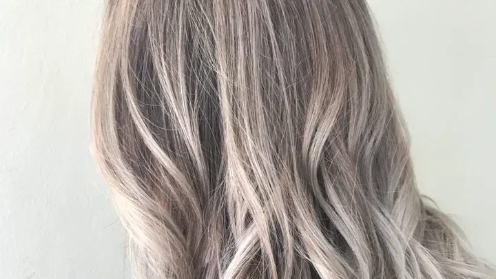 https://cdn.salonspotlight.com/photos/pdkjKodUhZWXKN2munWq/08ad947b-9403-43dd-81ad-5763d4e10482_720x720