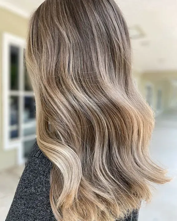 https://cdn.salonspotlight.com/photos/pdkjKodUhZWXKN2munWq/4486accb-cadd-41bc-a59c-6e07ff7f8370_720x720
