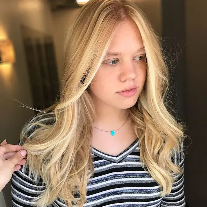 https://cdn.salonspotlight.com/photos/pdkjKodUhZWXKN2munWq/4b006524-6f4d-4341-901c-68f45b719fff_720x720