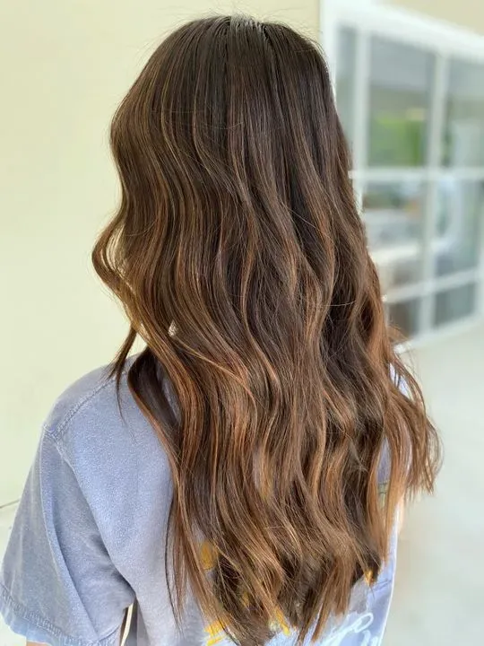 https://cdn.salonspotlight.com/photos/pdkjKodUhZWXKN2munWq/53bb27f3-f41e-4f3d-9a3b-8a890cd80a16_720x720