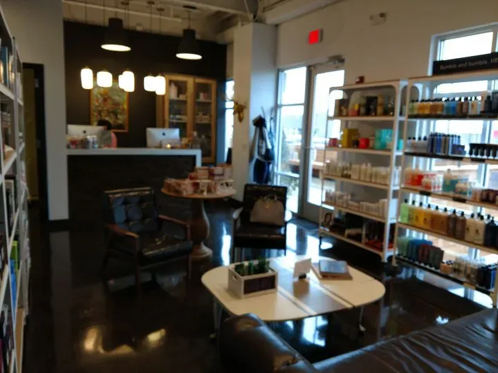 https://cdn.salonspotlight.com/photos/pfsBfKzCAht7VjEnv1kn/5fee4590-b58b-4a27-8412-5afe8bbb4e51_720x720