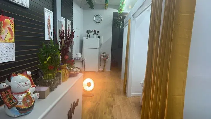 https://cdn.salonspotlight.com/photos/piGiMmVv4zH3LE1BzCtp/7a4420e2-462d-496e-b742-d59fa9640e25_720x720