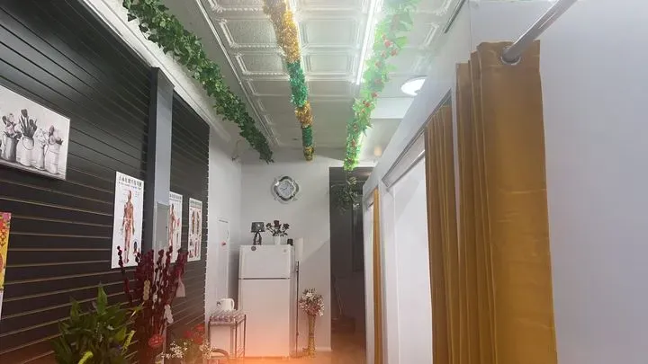 https://cdn.salonspotlight.com/photos/piGiMmVv4zH3LE1BzCtp/b0f9540d-87eb-458b-9f71-cbcc612404bc_720x720