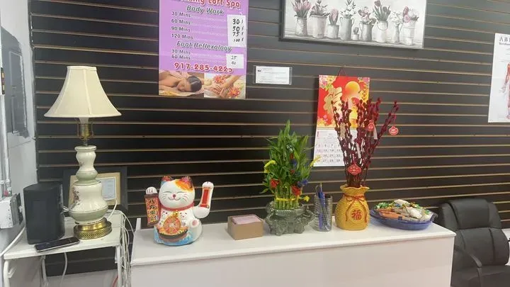 https://cdn.salonspotlight.com/photos/piGiMmVv4zH3LE1BzCtp/f37e6e48-5914-46df-a8e2-9c3feddb7584_720x720