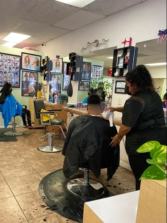 https://cdn.salonspotlight.com/photos/pjsbqj3d24AbvIdgUZa8/44d9ec1e-c8bd-4799-b1b6-fd545d7c19d2_720x720