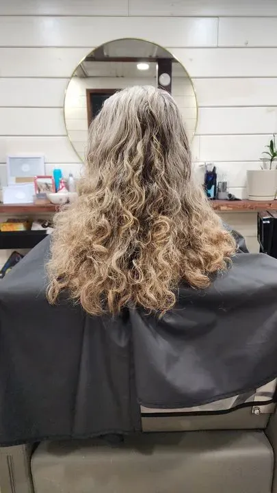 https://cdn.salonspotlight.com/photos/pkXwoGBCAqqDUuqPJjKg/e0d79603-d602-4dc5-b365-0843464bc0ff_720x720