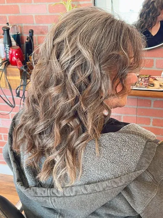 https://cdn.salonspotlight.com/photos/pmLsDUxKvMr6TnQ2uQUg/1df9304c-d40e-450b-956d-bf9620c46e8e_720x720