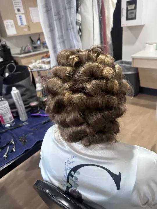 https://cdn.salonspotlight.com/photos/pmLsDUxKvMr6TnQ2uQUg/eab11f58-fb4b-489b-885e-3ab41b993d20_720x720