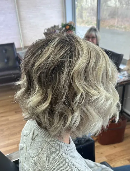 https://cdn.salonspotlight.com/photos/pmLsDUxKvMr6TnQ2uQUg/f3a0fbdc-7f2f-4ba2-8990-bd89c3c39290_720x720