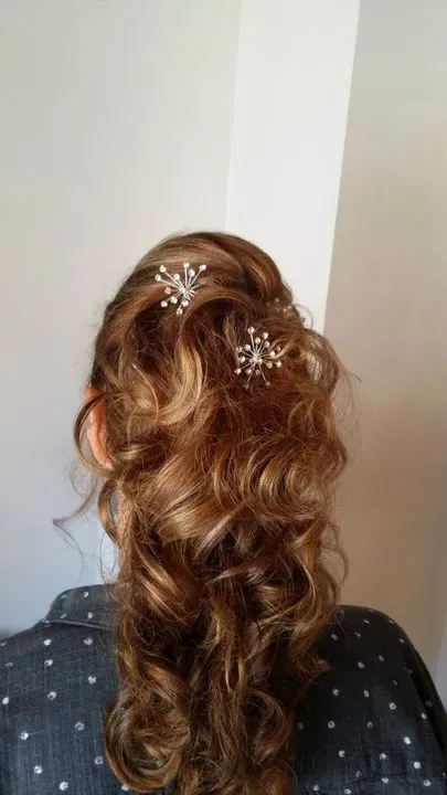 https://cdn.salonspotlight.com/photos/poAPD1lBlGjT6TnioAK7/f0923a71-5e90-4be8-bce0-31820a951c37_720x720