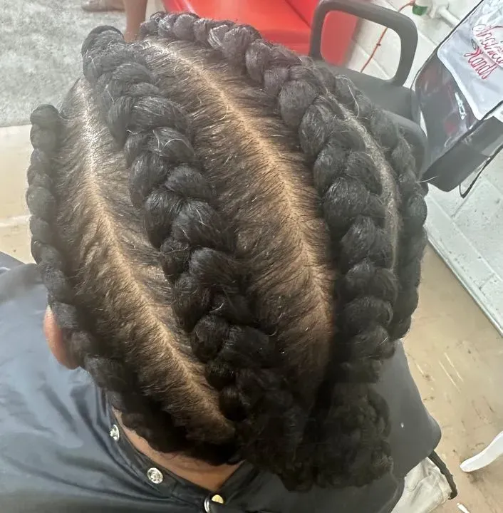 https://cdn.salonspotlight.com/photos/poFXy00plwRzEJcC9ihj/403cad71-86b3-424e-bbaf-72b7a58b128b_720x720