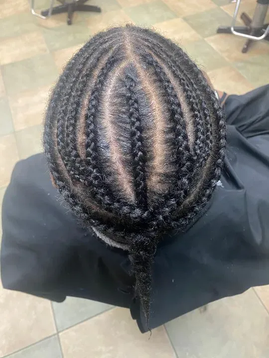 https://cdn.salonspotlight.com/photos/poFXy00plwRzEJcC9ihj/ace45f7c-c1f1-436b-be38-16059f2353de_720x720