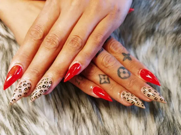 https://cdn.salonspotlight.com/photos/pqHK3IbsWBvbS7ujzArm/446321e9-76c2-4e84-960c-9950b050bd86_720x720