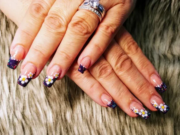 https://cdn.salonspotlight.com/photos/pqHK3IbsWBvbS7ujzArm/b2e2309c-57f3-4db4-b07c-40b461155e52_720x720