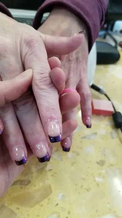 https://cdn.salonspotlight.com/photos/pqHK3IbsWBvbS7ujzArm/f60df790-4b95-4236-872b-6d9164b69f66_720x720