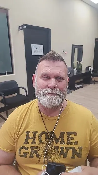 https://cdn.salonspotlight.com/photos/pqR7oK6mdeqQrGwuzGEs/95ea37b7-b4dc-4c8c-9b93-0408af3c9e2b_720x720