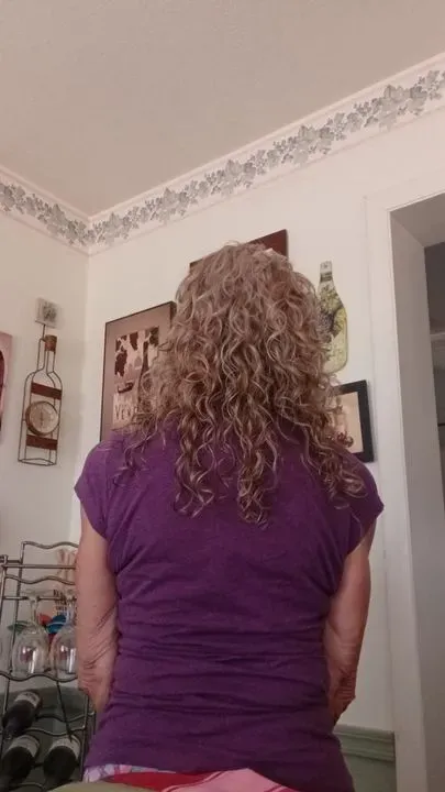 https://cdn.salonspotlight.com/photos/pqR7oK6mdeqQrGwuzGEs/9a59c60f-6b35-4097-92c4-53bcf0399037_720x720